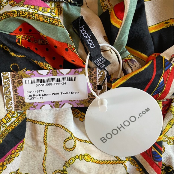 Tie Neck Chain Print Skater Dress - Picture 5 of 8